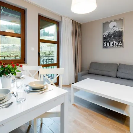 Wonder - Karpacz: Slope-side On Sudeten Trail Apartment Karpacz